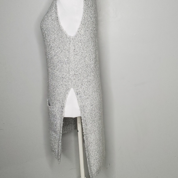 Ayla Turtleneck Sleeveless Sweater - Picture 6 of 7